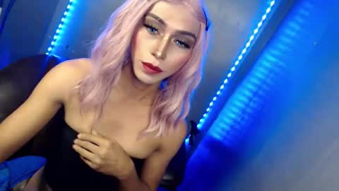 just call me QUEEN and ill be there online show from 21, 10, 2025