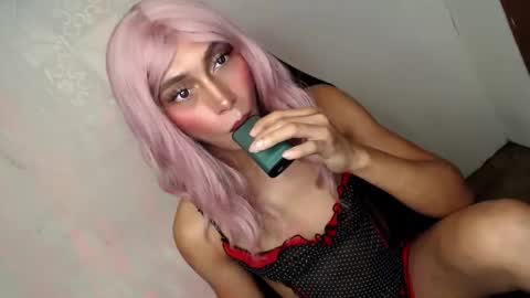 just call me QUEEN and ill be there online show from 22, 10, 2025