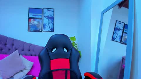 Queen online show from 1, 3, 2025