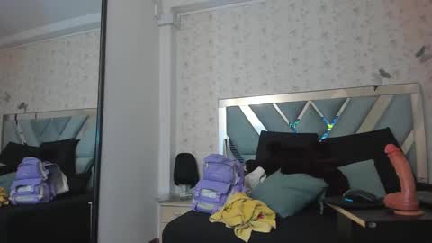 QUEENJEENN online show from 10, 12, 2024