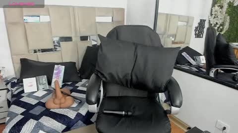 QUEENJEENN online show from 8, 1, 2025