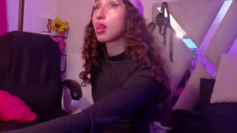 Snapshot of queenjenn__ chatting on 29, 7, 2026 QUEENJEENN online show from 29, 7, 2026