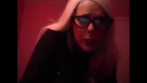 Queenmayhem online show from 16, 9, 2025