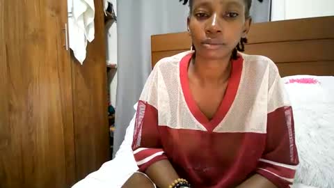 Snapshot of queenmom chatting on 5, 6, 2026 queenmom online show from 5, 6, 2026