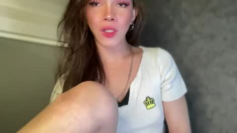 Snapshot of queenn_xxx chatting on 28, 11, 2025 QUEEN online show from 28, 11, 2025