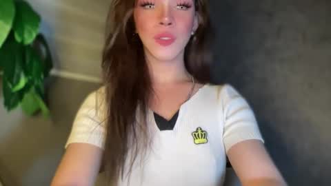 Snapshot of queenn_xxx chatting on 30, 11, 2025 QUEEN online show from 30, 11, 2025