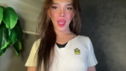 Snapshot of queenn_xxx chatting on 1, 12, 2025 QUEEN online show from 1, 12, 2025