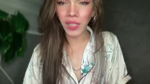 Snapshot of queenn_xxx chatting on 14, 12, 2025 QUEEN online show from 14, 12, 2025