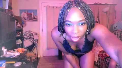 QueenOfHearts online show from 29, 1, 2025