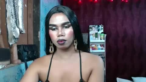 queenpinayebony_xx online show from 27, 3, 2026