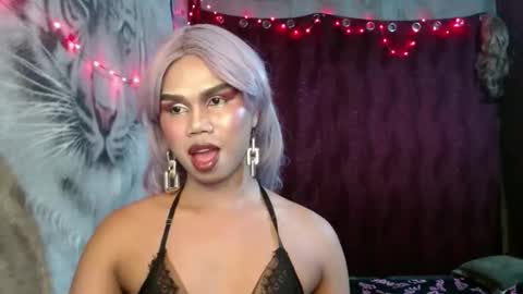 queenpinayebony_xx online show from 15, 5, 2026