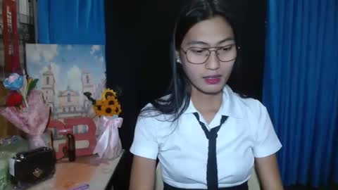 queensteffi online show from 4, 1, 2025