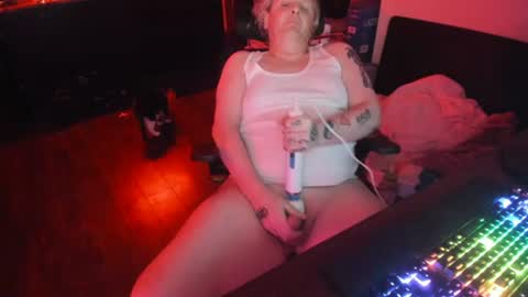 Snapshot of queersuccubus chatting on 29, 6, 2026 Liz Lezzistrata online show from 29, 6, 2026