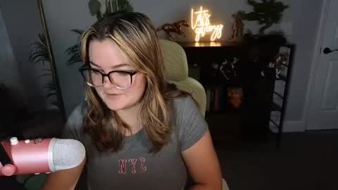 Snapshot of quervoqueen1 chatting on 15, 10, 2025 Bri online show from 15, 10, 2025