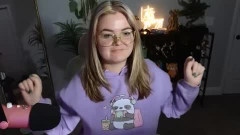 Snapshot of quervoqueen1 chatting on 20, 10, 2025 Bri online show from 20, 10, 2025