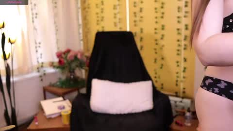 Snapshot of quinnrmonroe chatting on 4, 5, 2026 QuinnMonroe online show from 4, 5, 2026