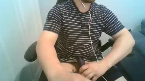 Snapshot of quite_toey chatting on 8, 10, 2025 quite_toey online show from 8, 10, 2025