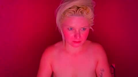 Snapshot of qv3ncrazy chatting on 3, 1, 2025 CRAZYCRYSTALCRAYAZIONZ online show from 3, 1, 2025
