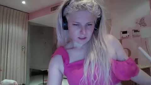 Snapshot of qv3ncrazy chatting on 12, 9, 2025 CRAZYCRYSTALCRAYAZIONZ online show from 12, 9, 2025
