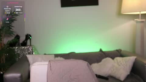 Nova Hollis online show from 23, 11, 2025