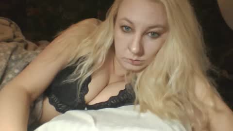 Snapshot of qwertyuio71919 chatting on 23, 10, 2025 qwertyui online show from 23, 10, 2025