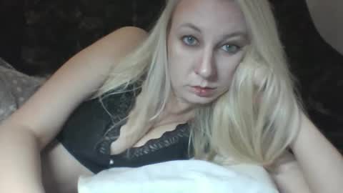 Snapshot of qwertyuio71919 chatting on 26, 10, 2025 qwertyui online show from 26, 10, 2025