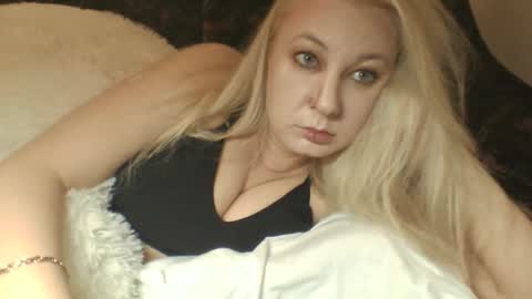 Snapshot of qwertyuio71919 chatting on 29, 11, 2025 qwertyui online show from 29, 11, 2025