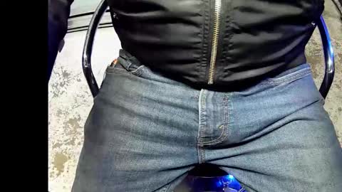 Snapshot of r27822204 chatting on 13, 11, 2025 r2424 online show from 13, 11, 2025