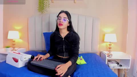 Snapshot of rachel_donnelly chatting on 3, 2, 2026 Rachel Donnelly online show from 3, 2, 2026