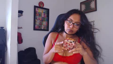 Snapshot of rachell_420 chatting on 8, 11, 2025 rachell_420 online show from 8, 11, 2025