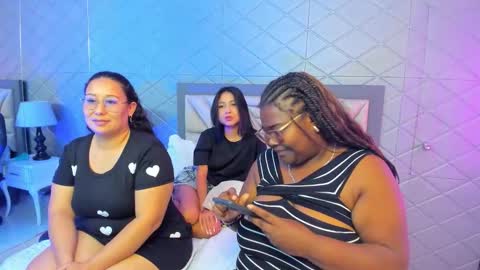 Snapshot of rachelleevans chatting on 15, 12, 2025 Rachell online show from 15, 12, 2025