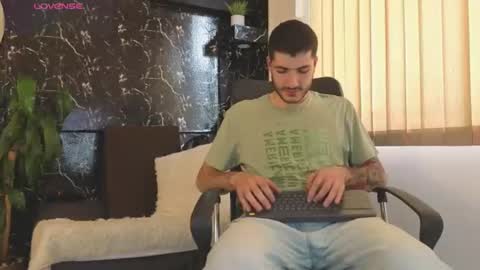 Snapshot of rafael_mendez chatting on 30, 6, 2026 R A F A E L online show from 30, 6, 2026