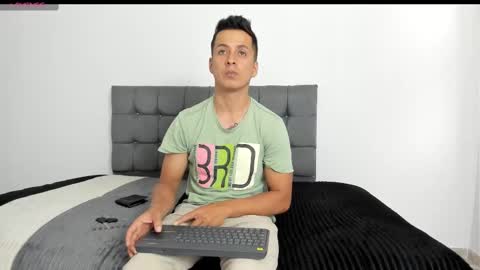 Snapshot of raiiaan_torricely chatting on 2, 1, 2025 Rayan online show from 2, 1, 2025