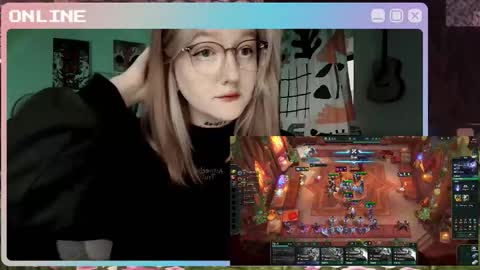 Snapshot of raiingurl chatting on 5, 11, 2025 Kate online show from 5, 11, 2025