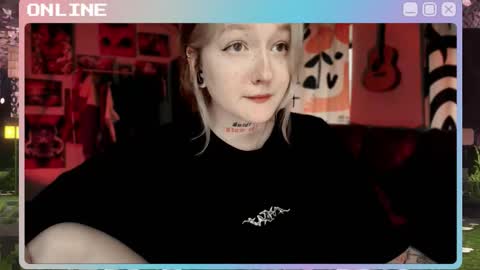 Snapshot of raiingurl chatting on 4, 12, 2025 Kate online show from 4, 12, 2025