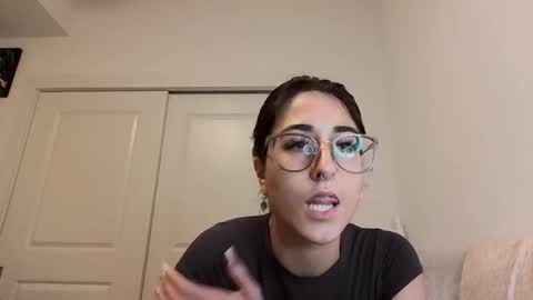 Snapshot of raiyvyn chatting on 15, 10, 2025 Ray Ray online show from 15, 10, 2025