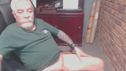 Snapshot of randyrodluvs69 chatting on 20, 9, 2025 randyrodluvs69 online show from 20, 9, 2025