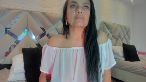 Snapshot of raquel_moore chatting on 23, 1, 2025 Raquel Moore online show from 23, 1, 2025