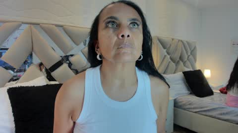 Snapshot of raquel_moore chatting on 25, 1, 2025 Raquel Moore online show from 25, 1, 2025