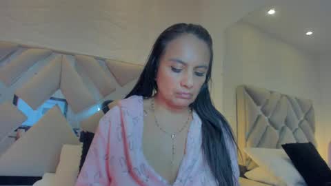Snapshot of raquel_moore chatting on 12, 3, 2025 Raquel Moore online show from 12, 3, 2025