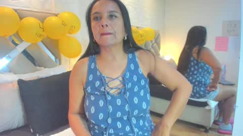 Raquel Moore  online show from 22, 12, 2025