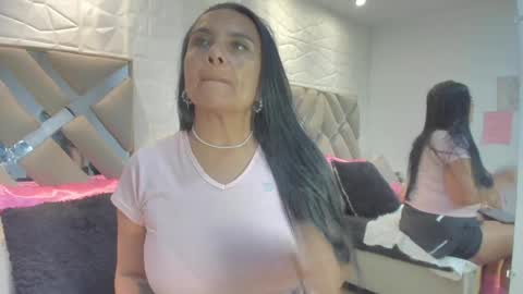 Raquel Moore  online show from 7, 2, 2026