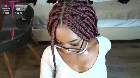 Snapshot of raqueljones_ chatting on 5, 1, 2025 Raquel online show from 5, 1, 2025