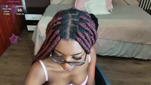 Snapshot of raqueljones_ chatting on 8, 3, 2025 Raquel online show from 8, 3, 2025