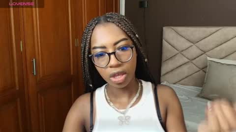Snapshot of raqueljones_ chatting on 6, 10, 2025 Raquel online show from 6, 10, 2025