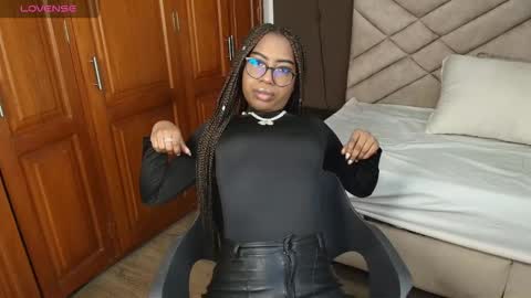 Snapshot of raqueljones_ chatting on 7, 10, 2025 Raquel online show from 7, 10, 2025