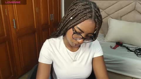 Snapshot of raqueljones_ chatting on 8, 10, 2025 Raquel online show from 8, 10, 2025