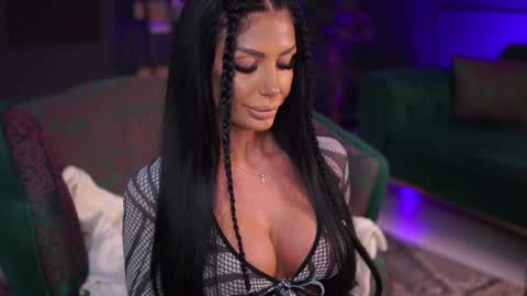 Raquelle online show from 28, 12, 2024