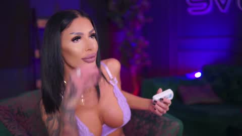 Raquelle online show from 1, 2, 2025