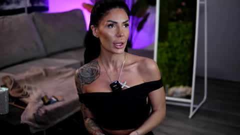 Raquelle online show from 4, 4, 2026